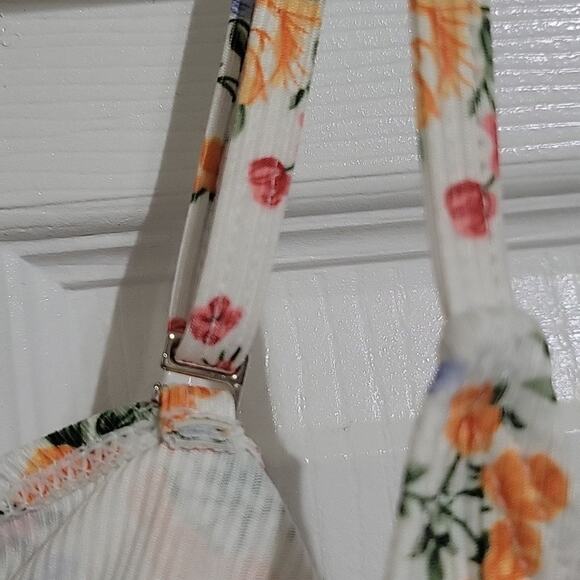White floral print bikini top women's size 1X - Picture 3 of 5